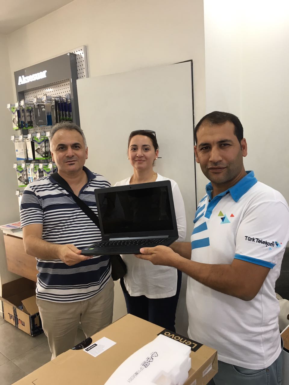 Spendenübergabe Laptop